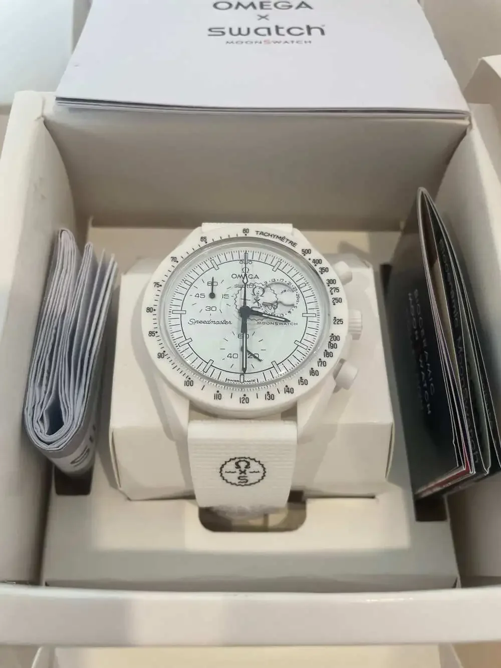 NWOT Swatch X Omega Moonswatch Snoopy Mission to the Moonphase White Full Moon
